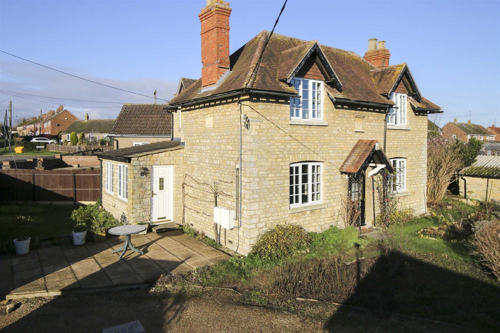 Yardley Road, Cosgrove, Milton Keynes